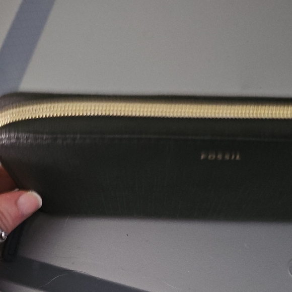 Fossil Textured Black Wallet - Picture 6 of 6